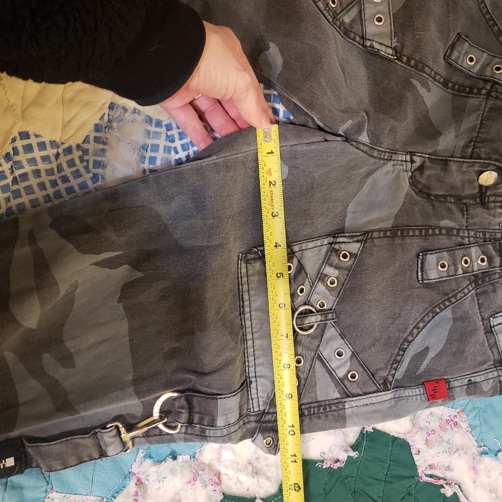 Camoflauge Gray Tripp NYC Knee Length Pants - Picture 6 of 7